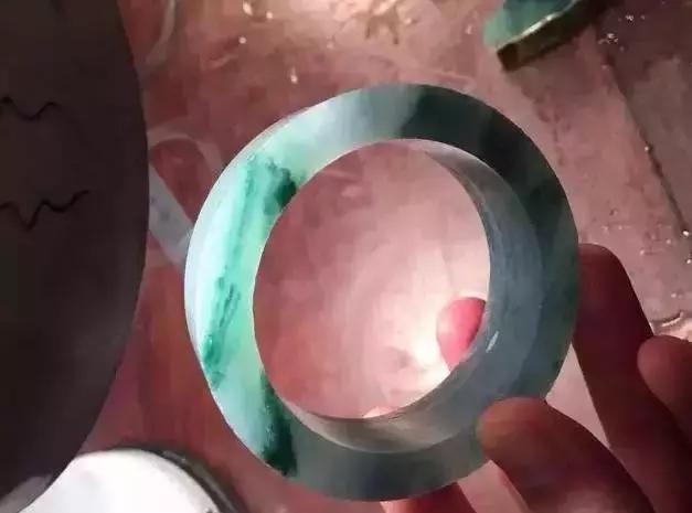 2016年翡翠手镯价格十几年前的翡翠手镯-第6张图片-翡翠网 2016年翡翠手镯价格十几年前的翡翠手镯-第6张图片-翡翠网