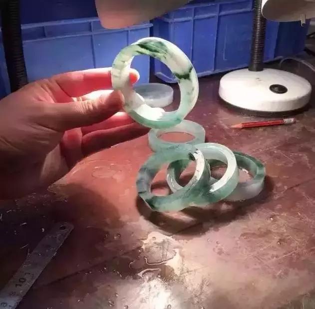 2016年翡翠手镯价格十几年前的翡翠手镯-第7张图片-翡翠网 2016年翡翠手镯价格十几年前的翡翠手镯-第7张图片-翡翠网