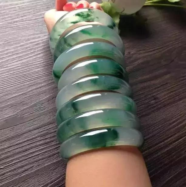 2016年翡翠手镯价格十几年前的翡翠手镯-第8张图片-翡翠网 2016年翡翠手镯价格十几年前的翡翠手镯-第8张图片-翡翠网