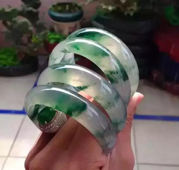 2016年翡翠手镯价格十几年前的翡翠手镯-第11张图片-翡翠网 2016年翡翠手镯价格十几年前的翡翠手镯-第11张图片-翡翠网