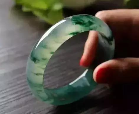 2016年翡翠手镯价格十几年前的翡翠手镯-第14张图片-翡翠网 2016年翡翠手镯价格十几年前的翡翠手镯-第14张图片-翡翠网