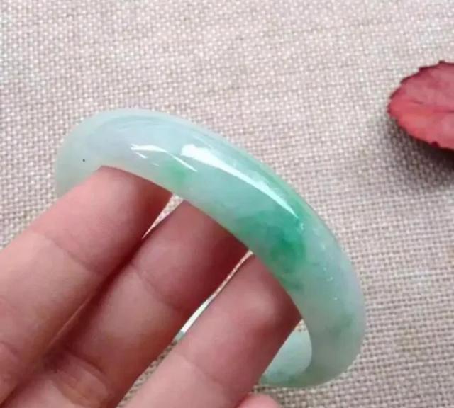 新青年是谁写的,爱美翡翠知识新青年-第5张图片-翡翠网