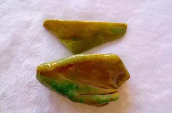 翡翠原石老古语,赌石中人为的碴口称为-第13张图片-翡翠网 翡翠原石老古语,赌石中人为的碴口称为-第13张图片-翡翠网