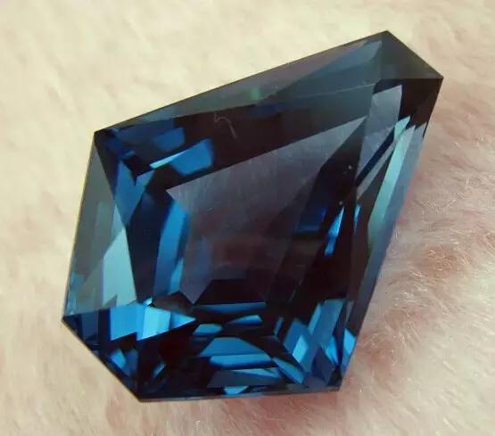 翡翠原石老古语,赌石中人为的碴口称为-第49张图片-翡翠网 翡翠原石老古语,赌石中人为的碴口称为-第49张图片-翡翠网