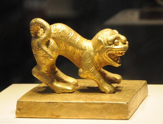 翡翠原石叫什么,一万八千左右的翡翠原石-第4张图片-翡翠网 翡翠原石叫什么,一万八千左右的翡翠原石-第4张图片-翡翠网