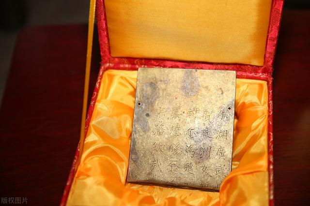 翡翠原石叫什么,一万八千左右的翡翠原石-第8张图片-翡翠网 翡翠原石叫什么,一万八千左右的翡翠原石-第8张图片-翡翠网