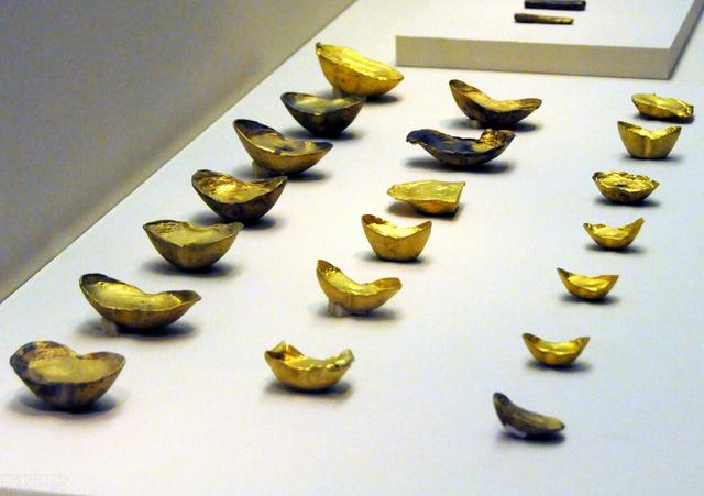 翡翠原石叫什么,一万八千左右的翡翠原石-第9张图片-翡翠网 翡翠原石叫什么,一万八千左右的翡翠原石-第9张图片-翡翠网