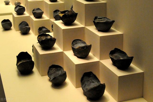 翡翠原石叫什么,一万八千左右的翡翠原石-第11张图片-翡翠网 翡翠原石叫什么,一万八千左右的翡翠原石-第11张图片-翡翠网