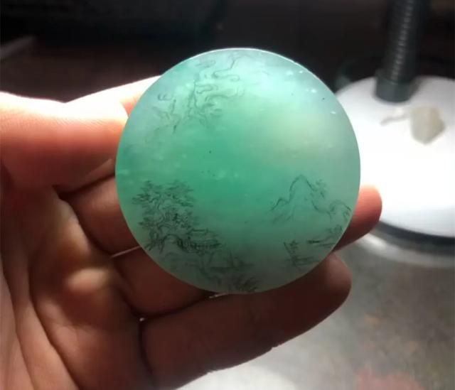 春带彩翡翠手镯芯雕刻,春带彩翡翠价格-第2张图片-翡翠网