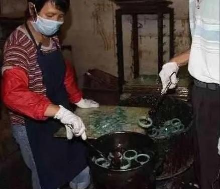 翡翠怎么鉴别真假价格,怎么鉴别玉的真假-第6张图片-翡翠网 翡翠怎么鉴别真假价格,怎么鉴别玉的真假-第6张图片-翡翠网