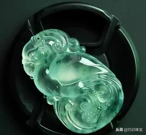 蓝底翡翠玉镯图片,蓝底翡翠手镯切法-第5张图片-翡翠网 蓝底翡翠玉镯图片,蓝底翡翠手镯切法-第5张图片-翡翠网