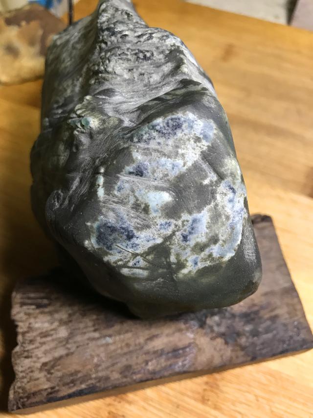 翡翠原石晶体粗是什么种水睛水翡翠原石-第2张图片-翡翠网 翡翠原石晶体粗是什么种水睛水翡翠原石-第2张图片-翡翠网