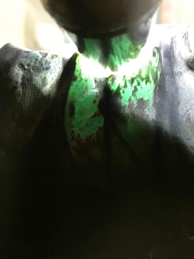 翡翠原石晶体粗是什么种水睛水翡翠原石-第4张图片-翡翠网 翡翠原石晶体粗是什么种水睛水翡翠原石-第4张图片-翡翠网