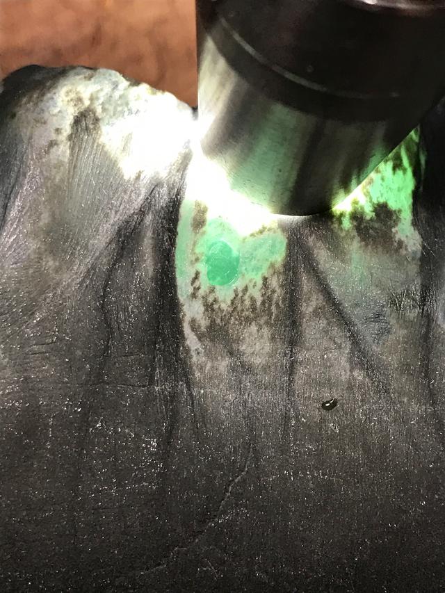 翡翠原石晶体粗是什么种水睛水翡翠原石-第7张图片-翡翠网 翡翠原石晶体粗是什么种水睛水翡翠原石-第7张图片-翡翠网