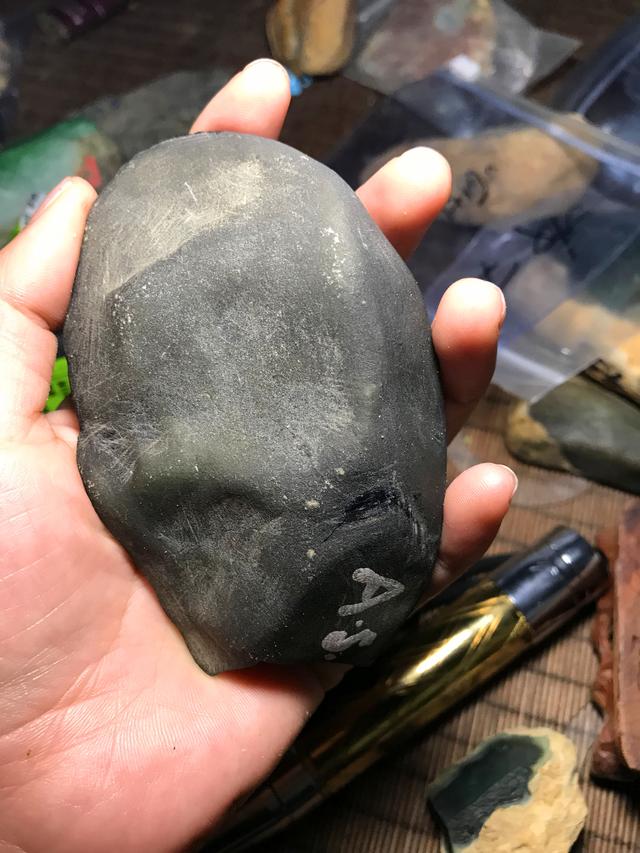 翡翠原石晶体粗是什么种水睛水翡翠原石-第12张图片-翡翠网 翡翠原石晶体粗是什么种水睛水翡翠原石-第12张图片-翡翠网