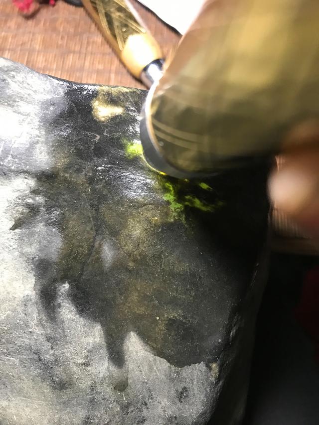 翡翠原石晶体粗是什么种水睛水翡翠原石-第18张图片-翡翠网 翡翠原石晶体粗是什么种水睛水翡翠原石-第18张图片-翡翠网