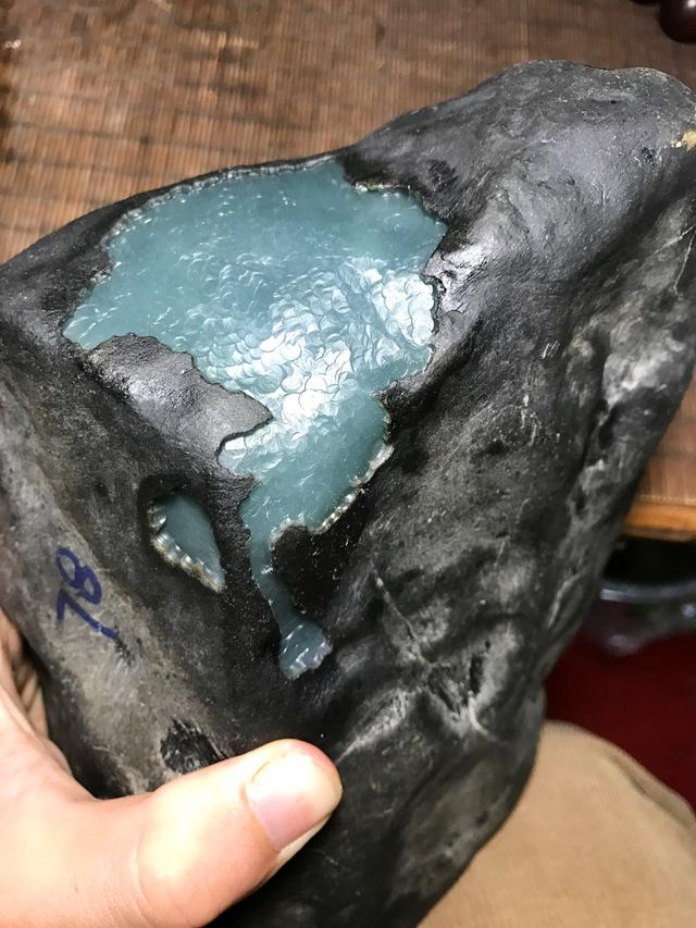 翡翠原石晶体粗是什么种水睛水翡翠原石-第22张图片-翡翠网 翡翠原石晶体粗是什么种水睛水翡翠原石-第22张图片-翡翠网