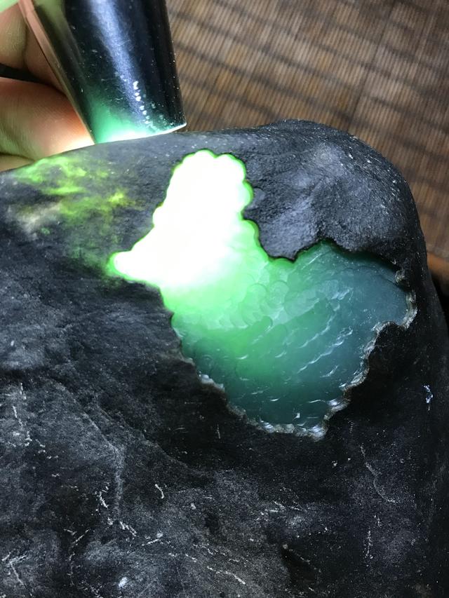 翡翠原石晶体粗是什么种水睛水翡翠原石-第23张图片-翡翠网 翡翠原石晶体粗是什么种水睛水翡翠原石-第23张图片-翡翠网