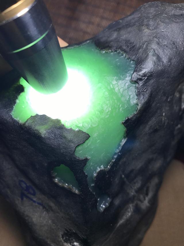 翡翠原石晶体粗是什么种水睛水翡翠原石-第25张图片-翡翠网