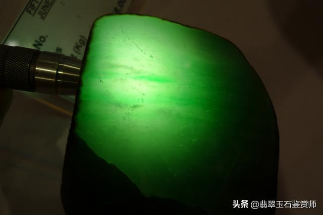 翡翠原石知识金丝绿上海金丝种翡翠-第5张图片-翡翠网