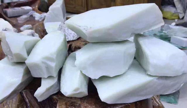 哪里找翡翠原石贵阳哪有翡翠原石交易-第15张图片-翡翠网 哪里找翡翠原石贵阳哪有翡翠原石交易-第15张图片-翡翠网