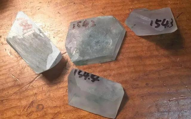 这个翡翠的价钱是多少3公分翡翠价格-第6张图片-翡翠网