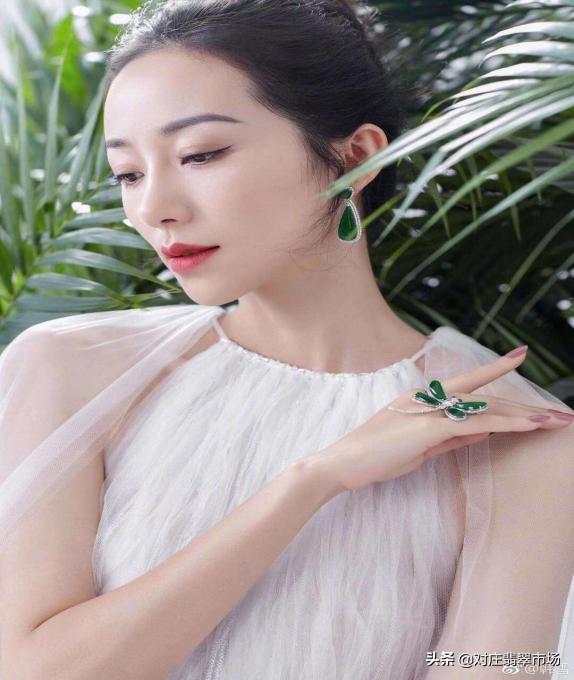 翡翠子母手镯图片玉镯还是翡翠镯子好-第4张图片-翡翠网 翡翠子母手镯图片玉镯还是翡翠镯子好-第4张图片-翡翠网