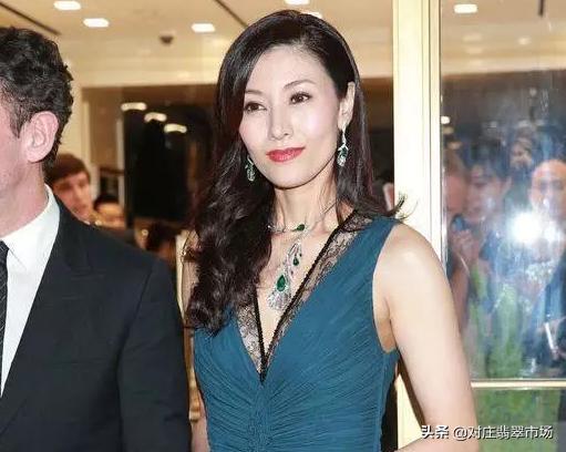 翡翠子母手镯图片玉镯还是翡翠镯子好-第5张图片-翡翠网 翡翠子母手镯图片玉镯还是翡翠镯子好-第5张图片-翡翠网