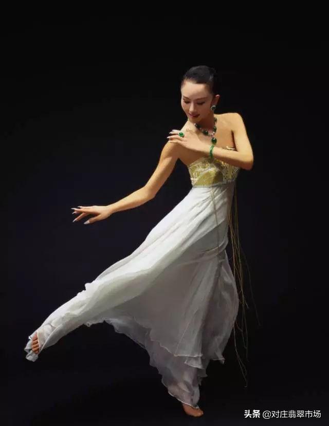 翡翠子母手镯图片玉镯还是翡翠镯子好-第7张图片-翡翠网 翡翠子母手镯图片玉镯还是翡翠镯子好-第7张图片-翡翠网