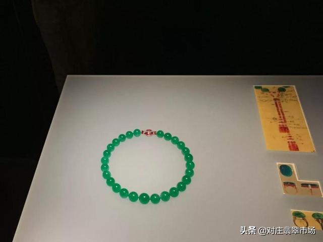 翡翠子母手镯图片玉镯还是翡翠镯子好-第10张图片-翡翠网 翡翠子母手镯图片玉镯还是翡翠镯子好-第10张图片-翡翠网