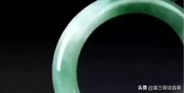 30万翡翠手镯大概多少钱,三十万到五十万的翡翠手镯-第4张图片-翡翠网 30万翡翠手镯大概多少钱,三十万到五十万的翡翠手镯-第4张图片-翡翠网