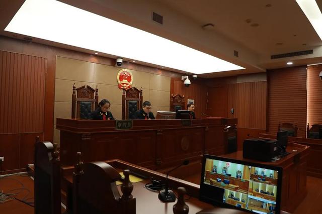 翡翠原石蓝色交易,翡翠皮壳有蓝色-第3张图片-翡翠网 翡翠原石蓝色交易,翡翠皮壳有蓝色-第3张图片-翡翠网