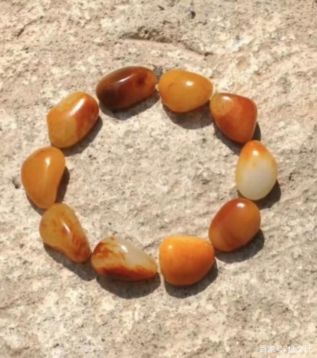 白色皮壳的紫翡翠,天然翡翠原石皮色有哪些-第4张图片-翡翠网 白色皮壳的紫翡翠,天然翡翠原石皮色有哪些-第4张图片-翡翠网