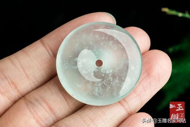 冰种晴水翡翠挂件价格高冰种翡翠观音挂件价格-第2张图片-翡翠网