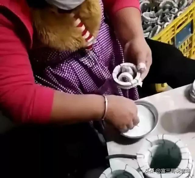 翡翠手镯感染事件,200万手镯事件后续-第4张图片-翡翠网 翡翠手镯感染事件,200万手镯事件后续-第4张图片-翡翠网