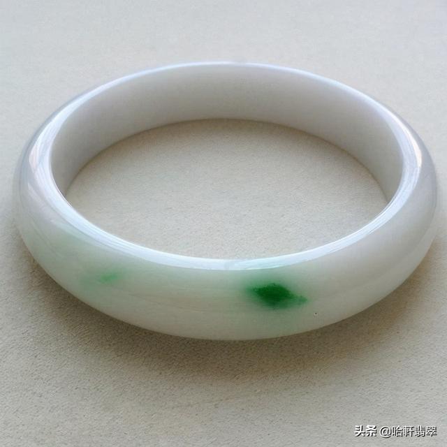 翡翠知识大全什么是抛光粉翡翠上抛光粉怎样洗掉-第4张图片-翡翠网