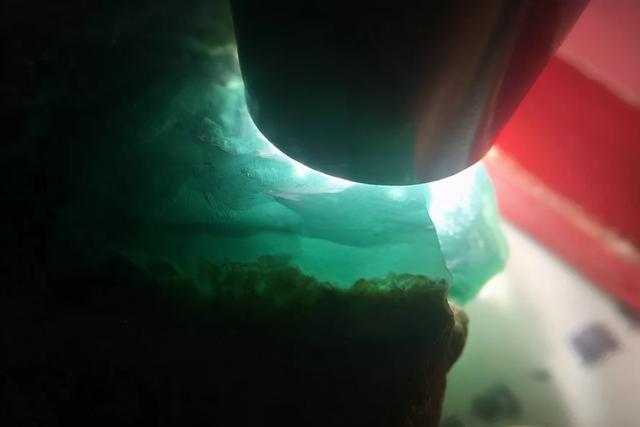 翡翠原石批发多少钱,三千块钱的翡翠原石-第2张图片-翡翠网 翡翠原石批发多少钱,三千块钱的翡翠原石-第2张图片-翡翠网