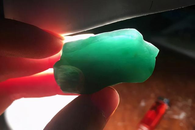 翡翠原石批发多少钱,三千块钱的翡翠原石-第4张图片-翡翠网 翡翠原石批发多少钱,三千块钱的翡翠原石-第4张图片-翡翠网