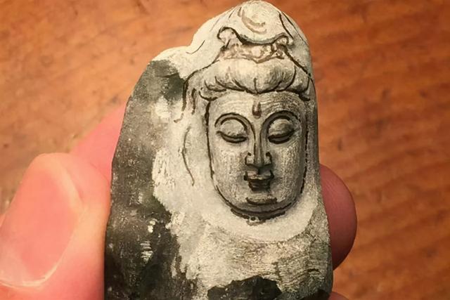 翡翠原石批发多少钱,三千块钱的翡翠原石-第5张图片-翡翠网 翡翠原石批发多少钱,三千块钱的翡翠原石-第5张图片-翡翠网