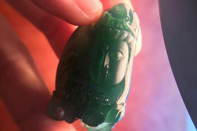 翡翠原石批发多少钱,三千块钱的翡翠原石-第7张图片-翡翠网 翡翠原石批发多少钱,三千块钱的翡翠原石-第7张图片-翡翠网