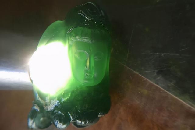 翡翠原石批发多少钱,三千块钱的翡翠原石-第9张图片-翡翠网 翡翠原石批发多少钱,三千块钱的翡翠原石-第9张图片-翡翠网