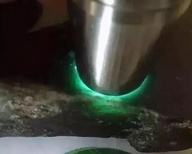 翡翠原石批发多少钱,三千块钱的翡翠原石-第15张图片-翡翠网 翡翠原石批发多少钱,三千块钱的翡翠原石-第15张图片-翡翠网