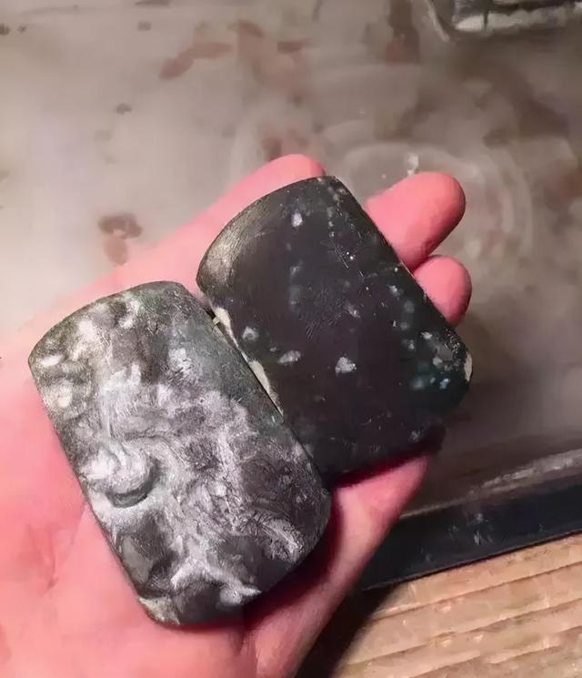 翡翠原石批发多少钱,三千块钱的翡翠原石-第19张图片-翡翠网 翡翠原石批发多少钱,三千块钱的翡翠原石-第19张图片-翡翠网