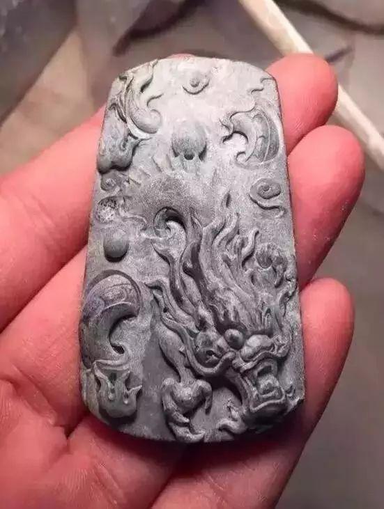 翡翠原石批发多少钱,三千块钱的翡翠原石-第20张图片-翡翠网 翡翠原石批发多少钱,三千块钱的翡翠原石-第20张图片-翡翠网