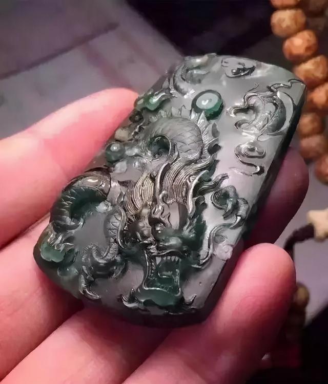 翡翠原石批发多少钱,三千块钱的翡翠原石-第24张图片-翡翠网 翡翠原石批发多少钱,三千块钱的翡翠原石-第24张图片-翡翠网