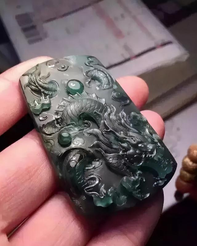 翡翠原石批发多少钱,三千块钱的翡翠原石-第25张图片-翡翠网 翡翠原石批发多少钱,三千块钱的翡翠原石-第25张图片-翡翠网