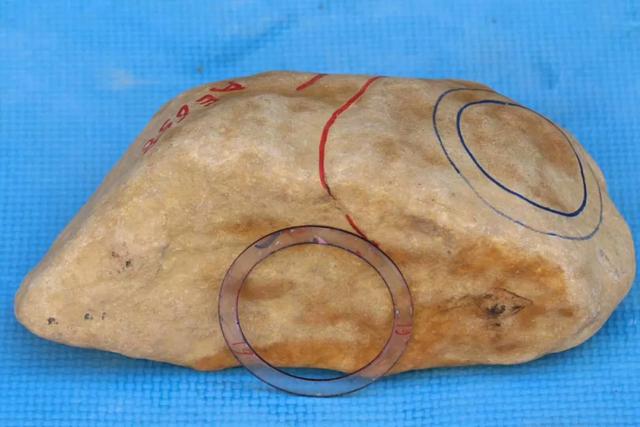 翡翠原石脱沙说明什么黄岩沙翡翠原石-第1张图片-翡翠网 翡翠原石脱沙说明什么黄岩沙翡翠原石-第1张图片-翡翠网