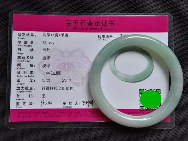 一千万满绿翡翠手镯,翡翠手镯和证书长得不一样-第5张图片-翡翠网 一千万满绿翡翠手镯,翡翠手镯和证书长得不一样-第5张图片-翡翠网