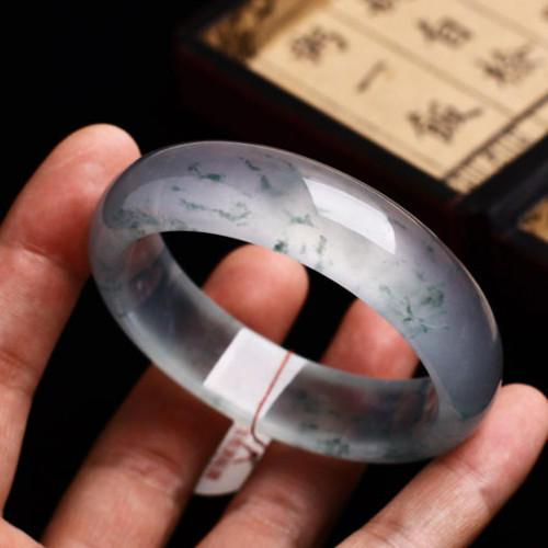 晒晒我带了5年的翡翠手镯什么人不适合戴翡翠-第2张图片-翡翠网 晒晒我带了5年的翡翠手镯什么人不适合戴翡翠-第2张图片-翡翠网