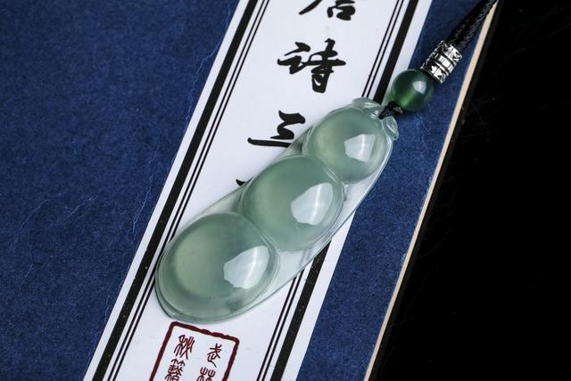 晒晒我带了5年的翡翠手镯什么人不适合戴翡翠-第4张图片-翡翠网 晒晒我带了5年的翡翠手镯什么人不适合戴翡翠-第4张图片-翡翠网